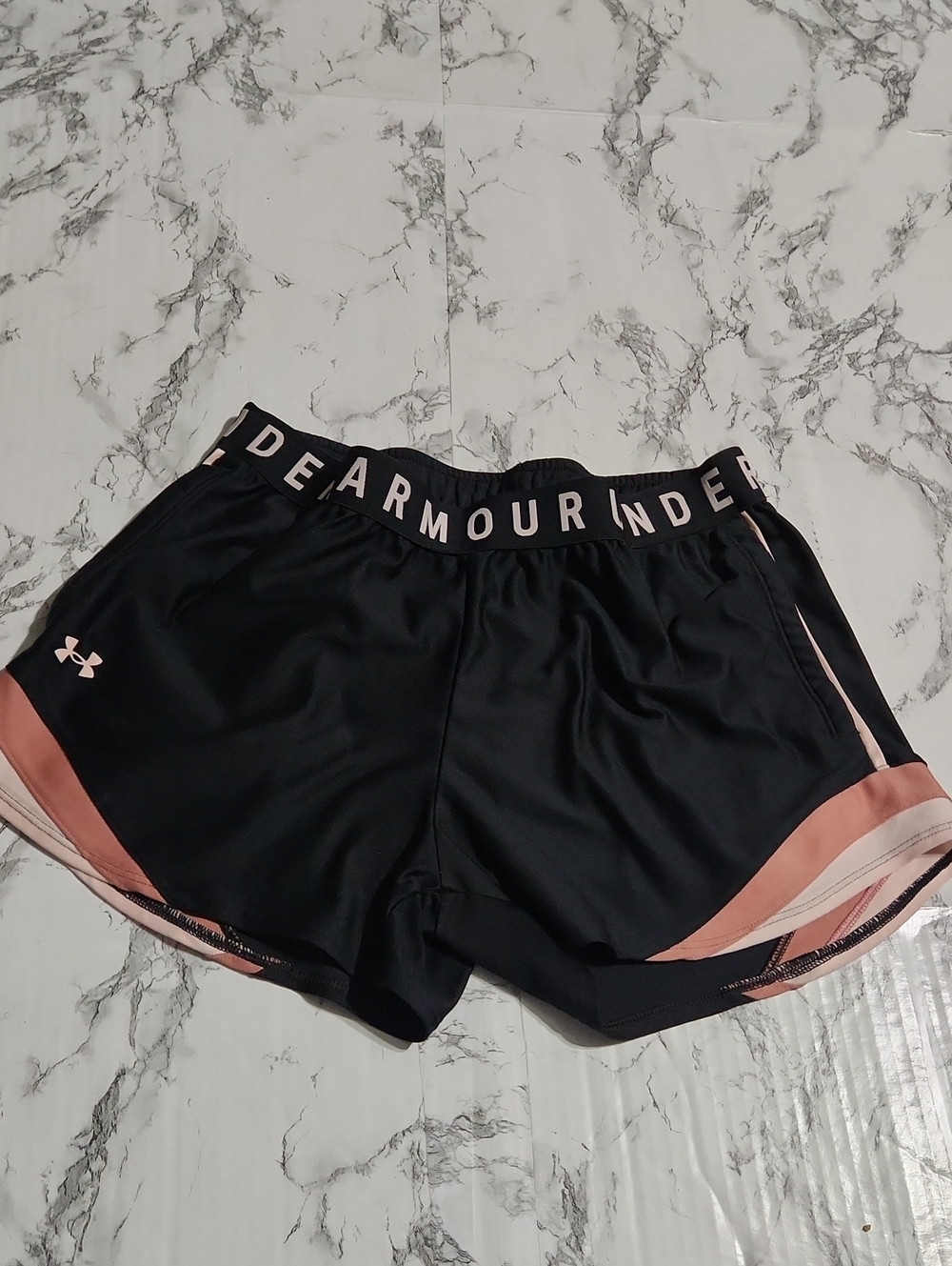 💘 Under Armour Women's Black and Pink Athletic Shorts